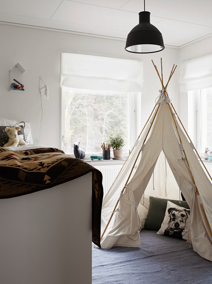Lustr Muuto Unfold v černé barvě