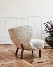 Křeslo Little Petra VB1, walnut / sheepskin Sahara