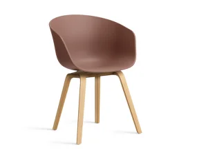 Židle AAC 22 Lacquered Oak Veneer, soft brick