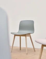 Židle AAC 12 Lacquered Solid Oak, concrete grey