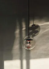 Závěsné svítidlo VP Globe Ø40, chrome/red/blue