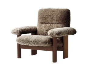 Křeslo Brasilia Lounge Chair, Sheepskin sahara/dark stained oak