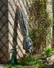 Slunečník Messina Ø300, light apricot / dark green stripe