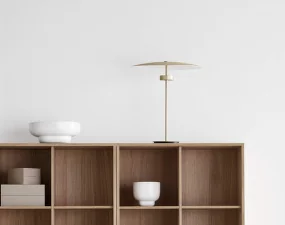 Stolní lampa Reflection, brass lacquered aluminium