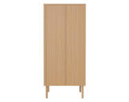 Skříň Cana s dřevěnými dveřmi a policemi, oiled oak