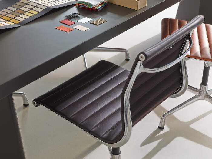 816877_Aluminium Chair EA 101 Trapèze_master