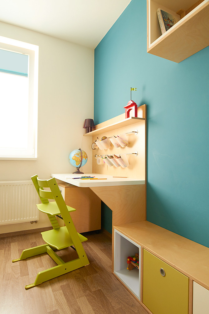 Psací stůl pro školáka a židle Stokke Tripp Trapp © Katka Horáková, www.DesignVille.cz