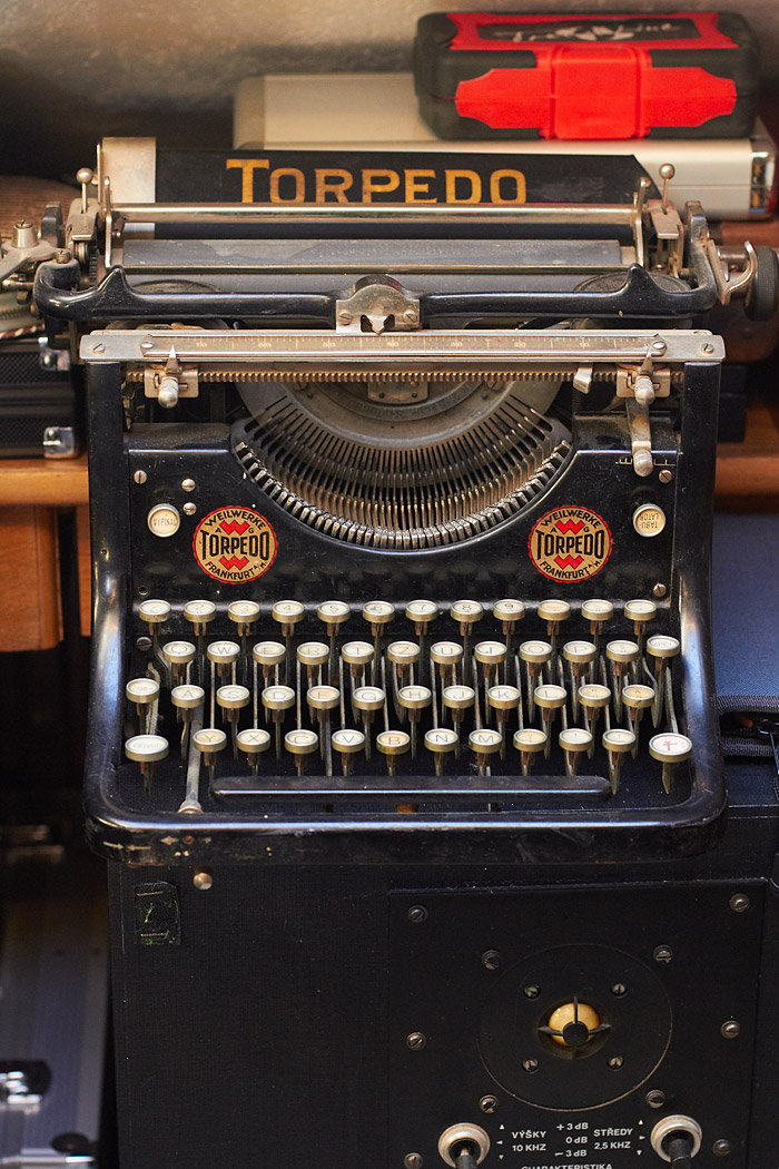 Pracovna - výtvarný ateliér - psací stroj / Typewriter